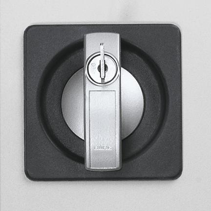 Metalen kast - H: 228 cm x Br: 92 cm x D: 42 cm