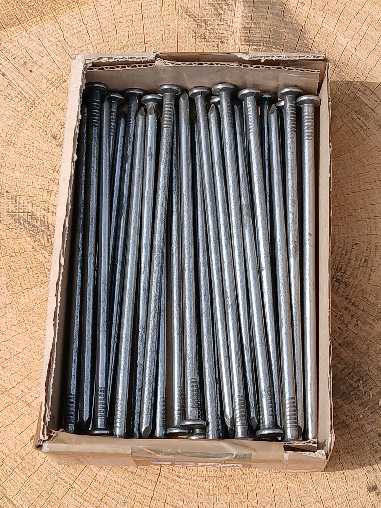 Grote nagels voor nagelblokken