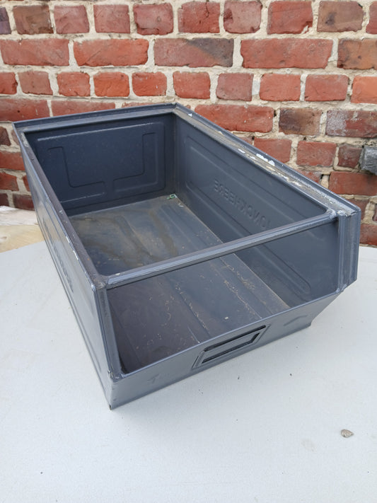 Metalen stapelbak tweedehands