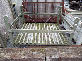 Container van jerrycans