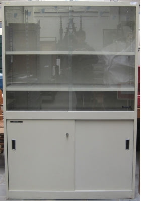 Metalen bibliotheekkast