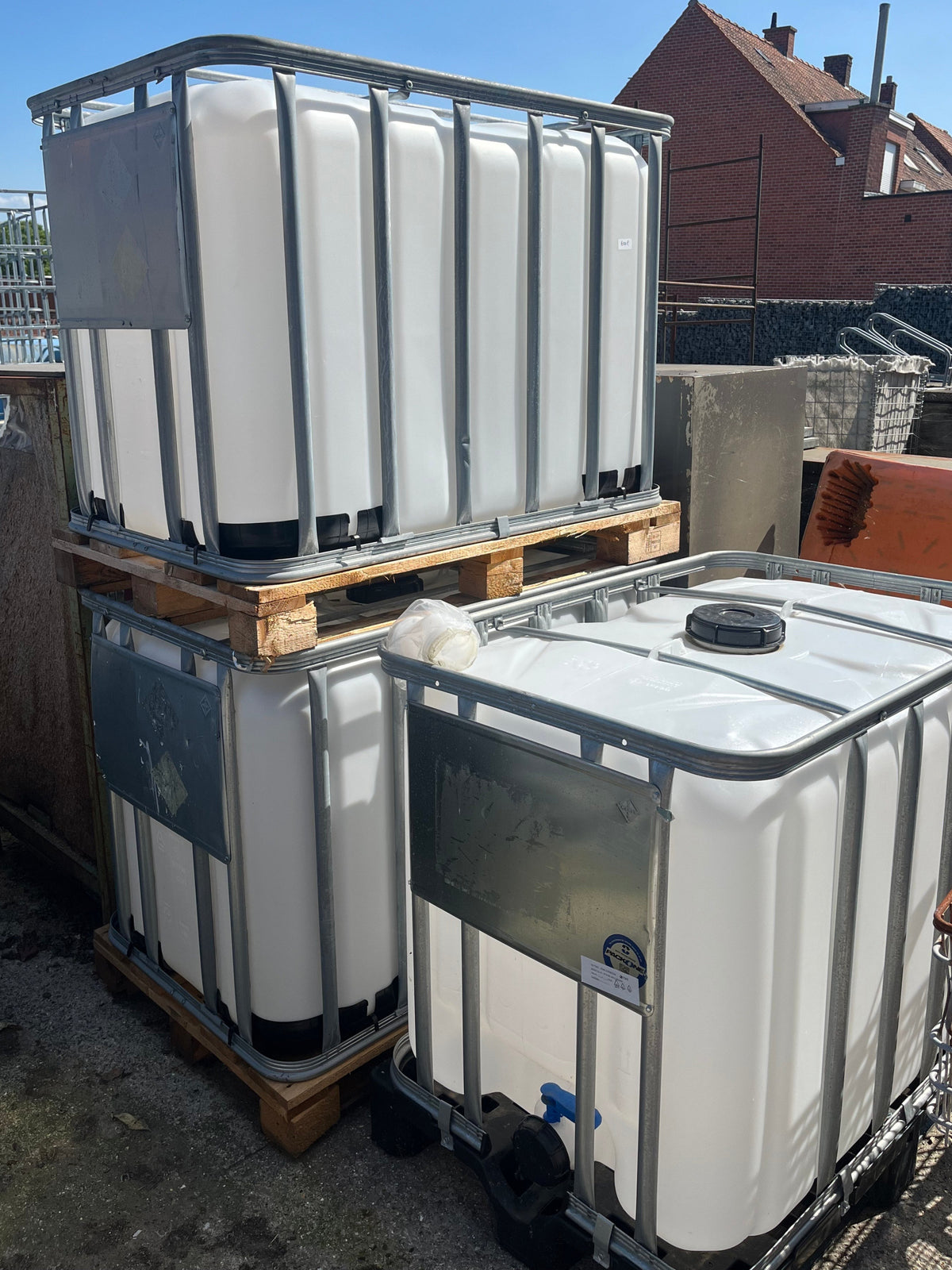Container Leger IBC container inhoud 600 liter – Legerstock Debackere