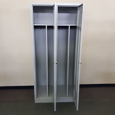 Werhuiskleerkast met scheidingswand