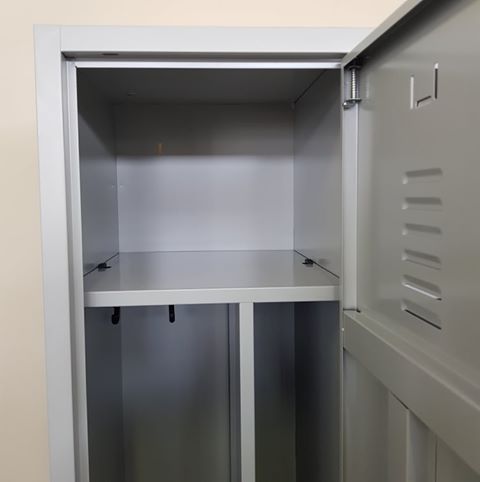 Werhuiskleerkast met scheidingswand