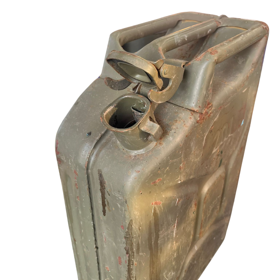 Metalen tweedehandse jerrycan